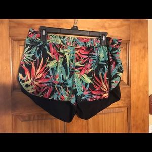 FABLETICS RUNNING SHORTS- xl